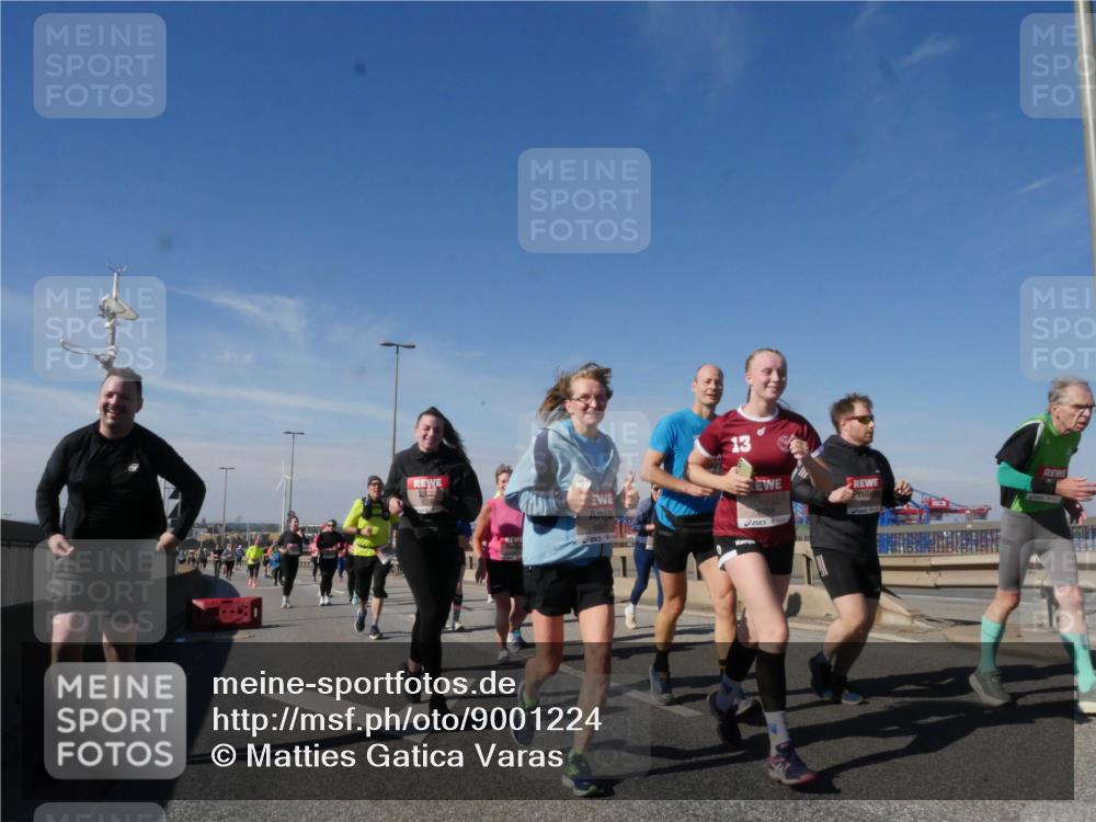 03.10.2025 - Köhlbrandbrückenlauf Matties Gatica Varas http://msf.ph/oto/9001224 03.10.2025 12:54:25 Position 2 13 meine-sportfotos.de