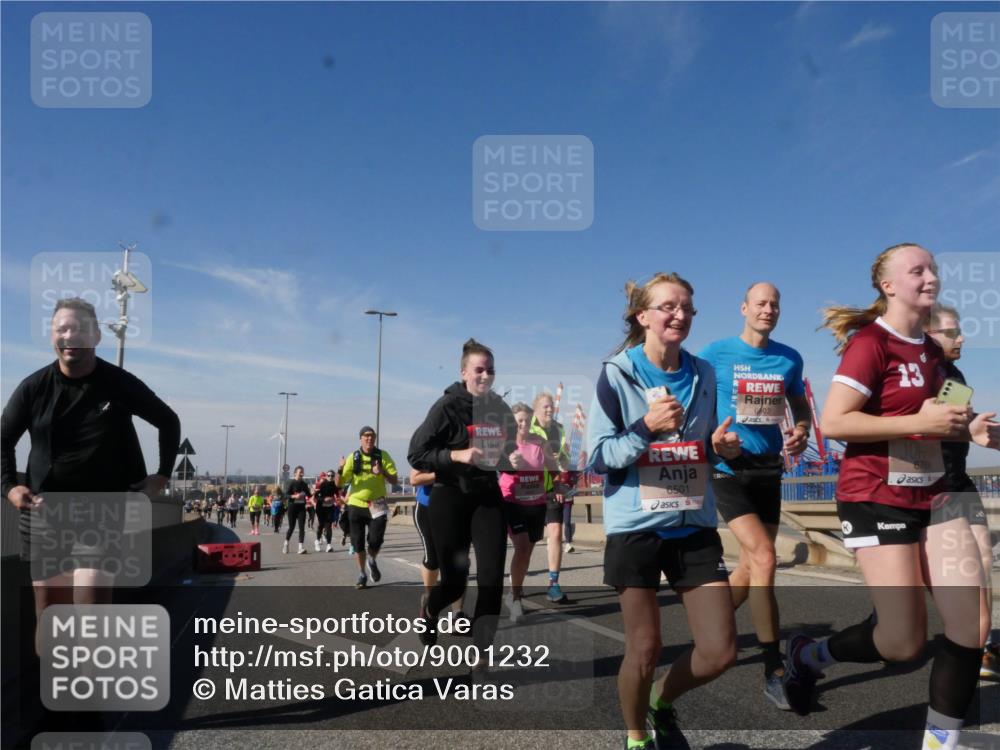 03.10.2025 - Köhlbrandbrückenlauf Matties Gatica Varas http://msf.ph/oto/9001232 03.10.2025 12:54:26 Position 2 6501, 6602, 13 meine-sportfotos.de