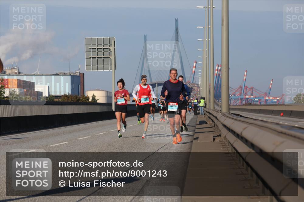 03.10.2025 - Köhlbrandbrückenlauf Luisa Fischer http://msf.ph/oto/9001243 03.10.2025 10:43:14 Position 3  meine-sportfotos.de