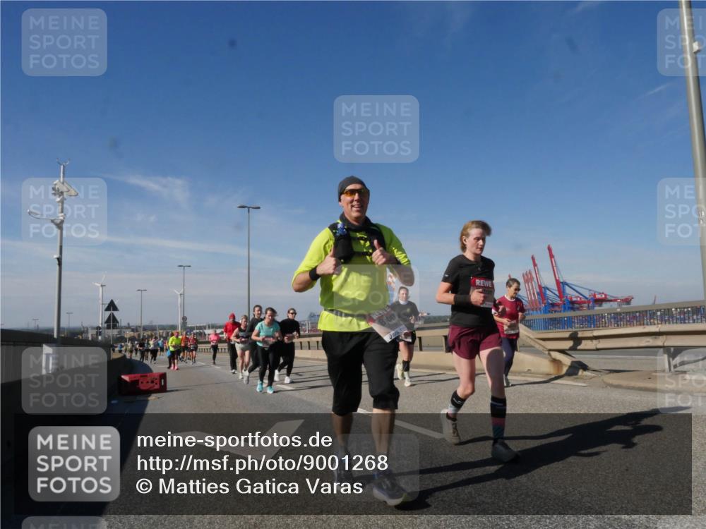 03.10.2025 - Köhlbrandbrückenlauf Matties Gatica Varas http://msf.ph/oto/9001268 03.10.2025 12:54:28 Position 2 18 meine-sportfotos.de