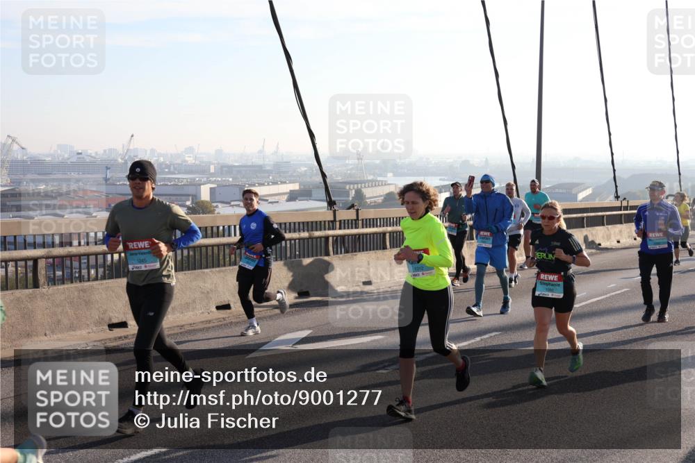 03.10.2025 - Köhlbrandbrückenlauf Julia Fischer http://msf.ph/oto/9001277 03.10.2025 09:23:42 Position 1 1245, 1312, 1092 meine-sportfotos.de