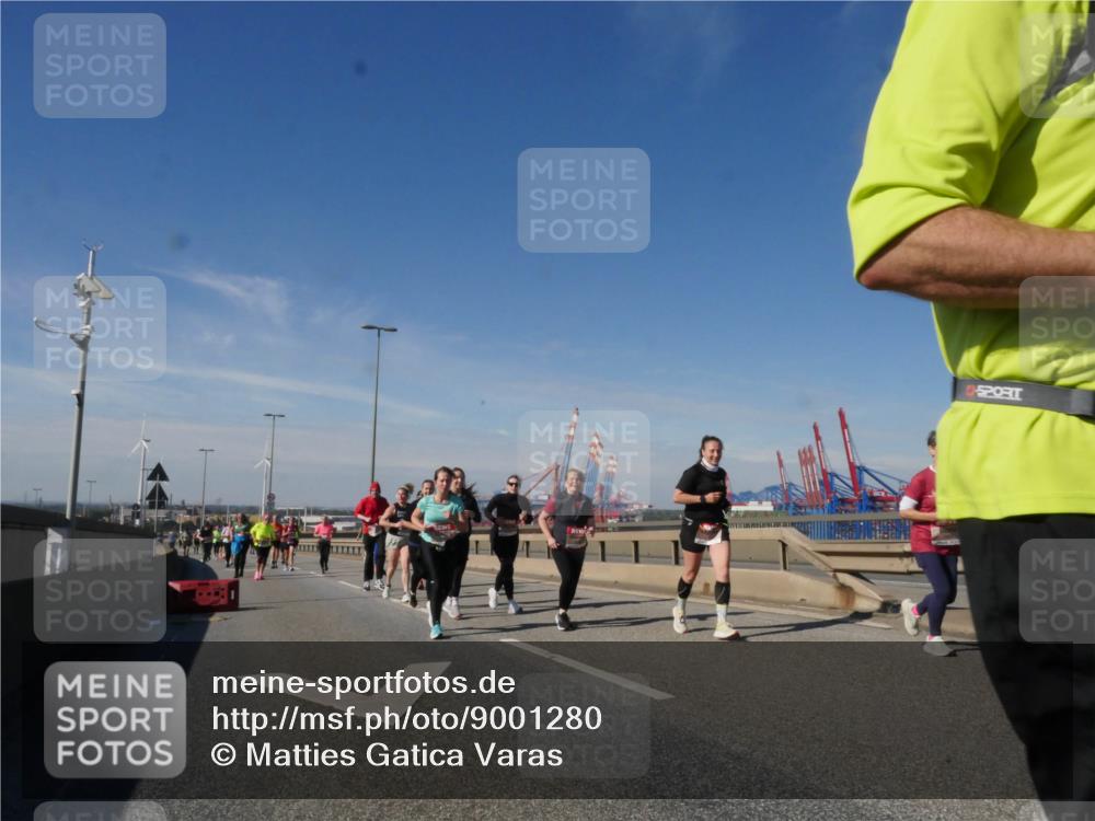 03.10.2025 - Köhlbrandbrückenlauf Matties Gatica Varas http://msf.ph/oto/9001280 03.10.2025 12:54:29 Position 2 1111 meine-sportfotos.de