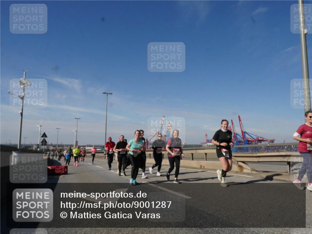 03.10.2025 - Köhlbrandbrückenlauf Matties Gatica Varas http://msf.ph/oto/9001287 03.10.2025 12:54:30 Position 2 18 meine-sportfotos.de