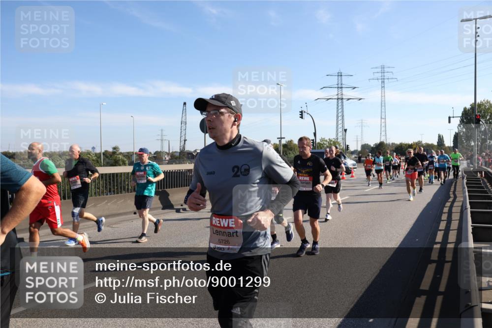 03.10.2025 - Köhlbrandbrückenlauf Julia Fischer http://msf.ph/oto/9001299 03.10.2025 12:17:13 Position 3 20, 5726, 4431 meine-sportfotos.de