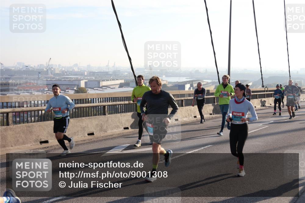 03.10.2025 - Köhlbrandbrückenlauf Julia Fischer http://msf.ph/oto/9001308 03.10.2025 09:23:49 Position 1 3227 meine-sportfotos.de