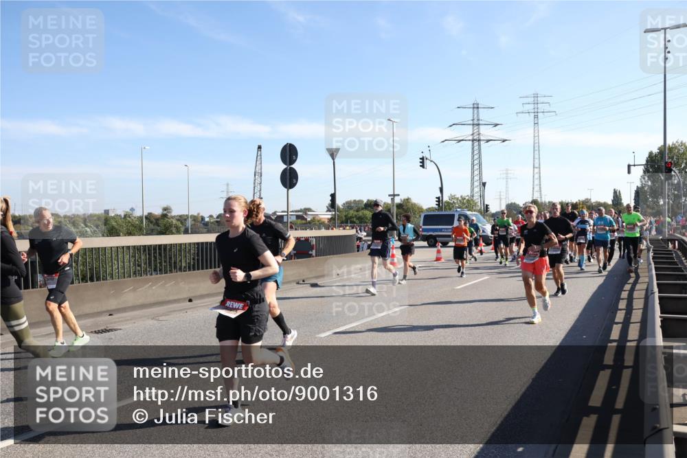 03.10.2025 - Köhlbrandbrückenlauf Julia Fischer http://msf.ph/oto/9001316 03.10.2025 12:17:15 Position 3  meine-sportfotos.de
