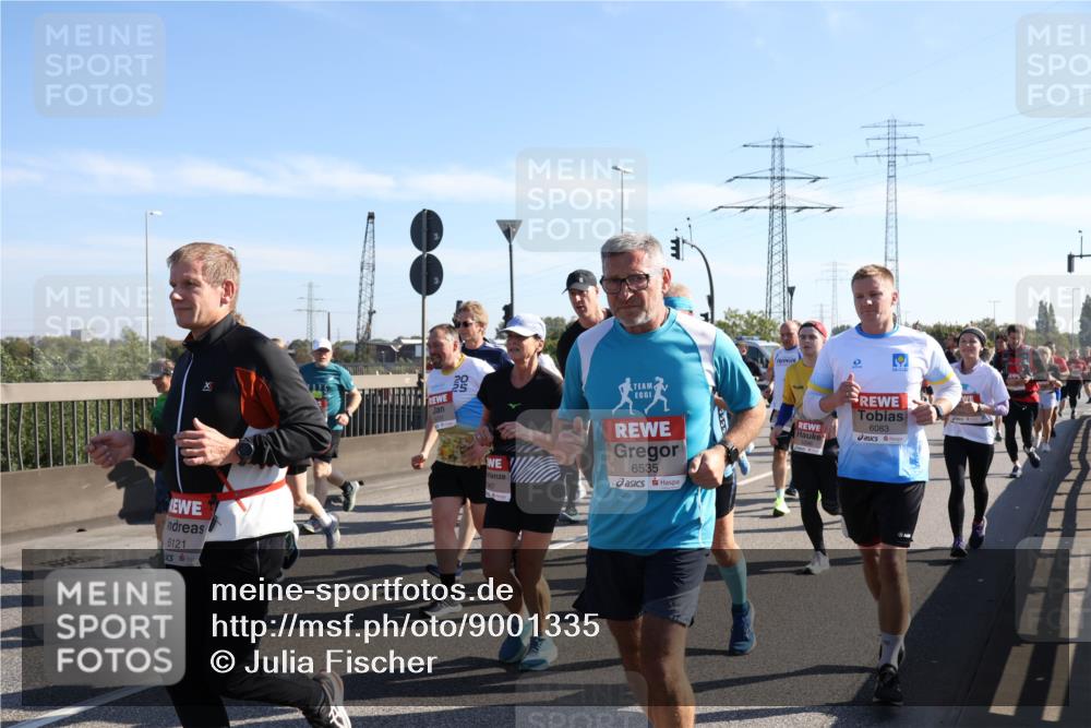 03.10.2025 - Köhlbrandbrückenlauf Julia Fischer http://msf.ph/oto/9001335 03.10.2025 12:17:20 Position 3 25, 6121, 6535, 6083 meine-sportfotos.de