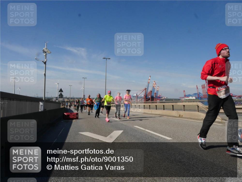 03.10.2025 - Köhlbrandbrückenlauf Matties Gatica Varas http://msf.ph/oto/9001350 03.10.2025 12:54:34 Position 2 54 meine-sportfotos.de