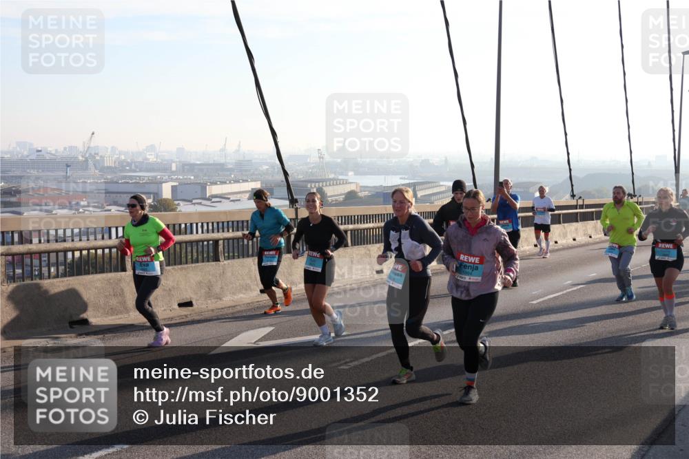 03.10.2025 - Köhlbrandbrückenlauf Julia Fischer http://msf.ph/oto/9001352 03.10.2025 09:23:57 Position 1  meine-sportfotos.de