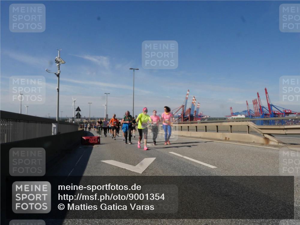 03.10.2025 - Köhlbrandbrückenlauf Matties Gatica Varas http://msf.ph/oto/9001354 03.10.2025 12:54:35 Position 2  meine-sportfotos.de