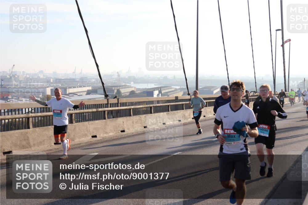 03.10.2025 - Köhlbrandbrückenlauf Julia Fischer http://msf.ph/oto/9001377 03.10.2025 09:24:02 Position 1 1516 meine-sportfotos.de