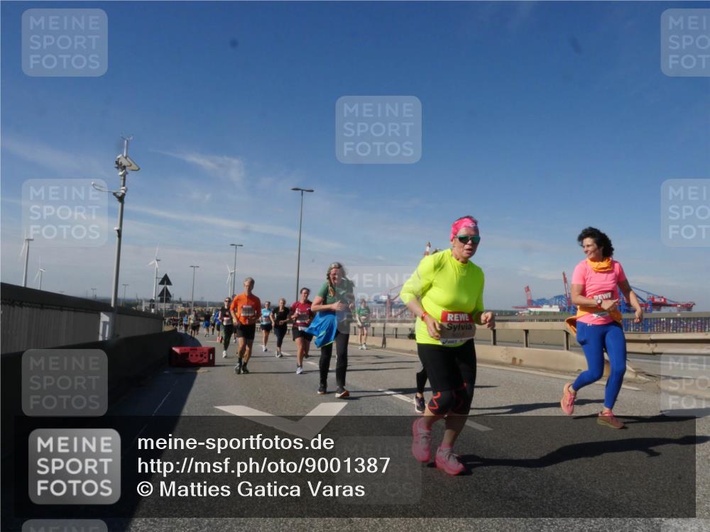 03.10.2025 - Köhlbrandbrückenlauf Matties Gatica Varas http://msf.ph/oto/9001387 03.10.2025 12:54:37 Position 2 6553 meine-sportfotos.de
