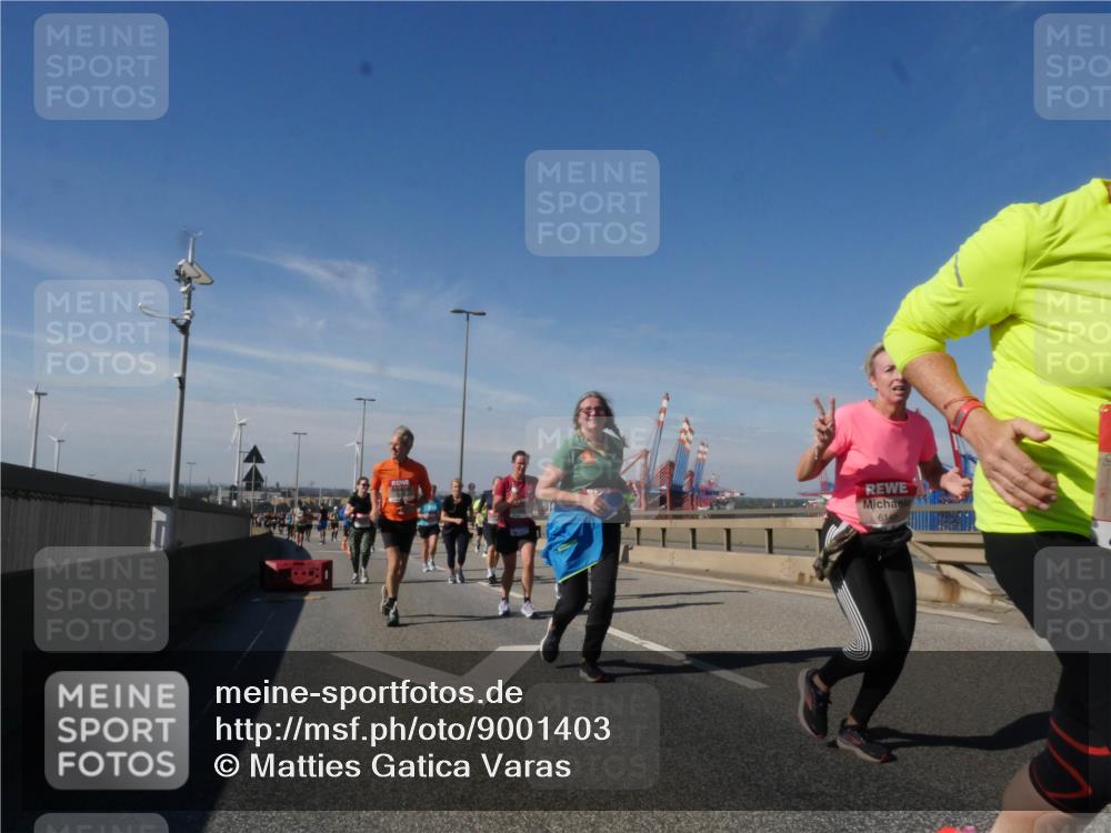 03.10.2025 - Köhlbrandbrückenlauf Matties Gatica Varas http://msf.ph/oto/9001403 03.10.2025 12:54:38 Position 2 614 meine-sportfotos.de