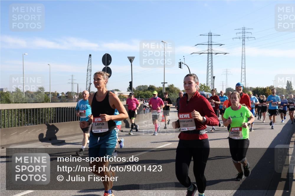 03.10.2025 - Köhlbrandbrückenlauf Julia Fischer http://msf.ph/oto/9001423 03.10.2025 12:17:29 Position 3 4999, 5937, 4620 meine-sportfotos.de