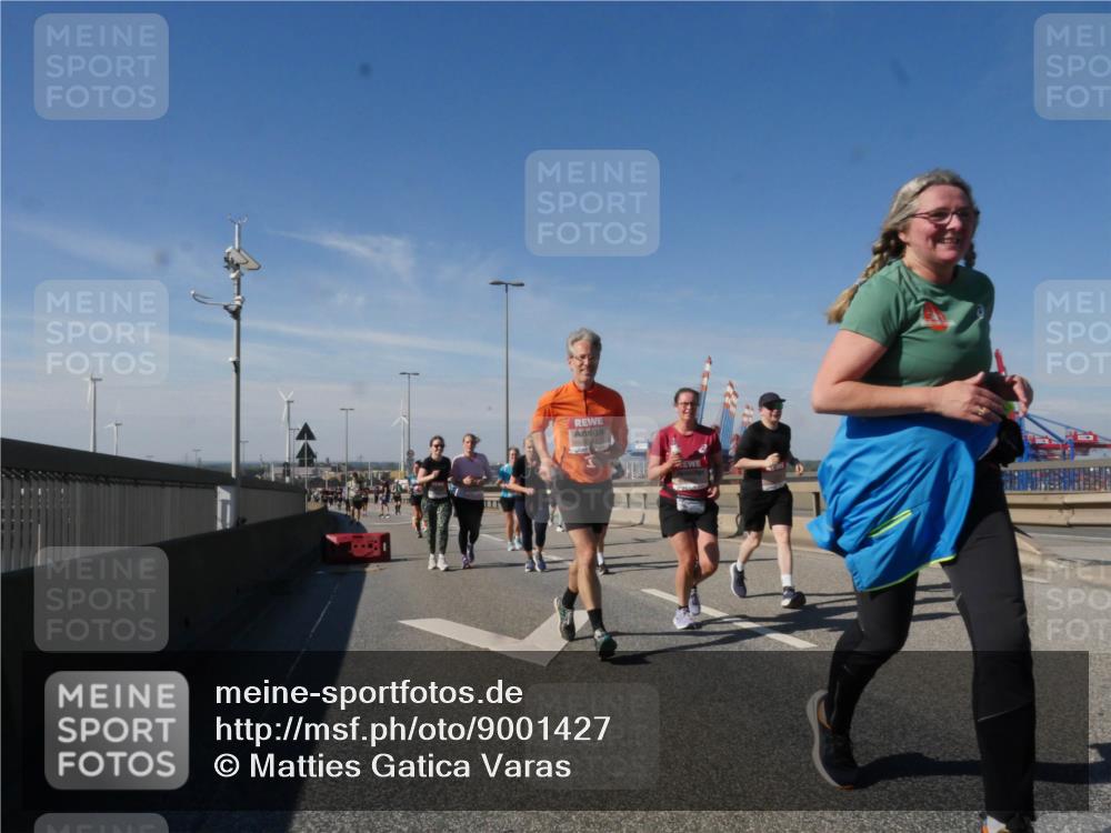 03.10.2025 - Köhlbrandbrückenlauf Matties Gatica Varas http://msf.ph/oto/9001427 03.10.2025 12:54:40 Position 2  meine-sportfotos.de