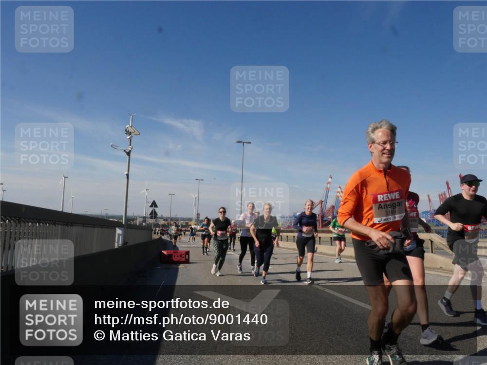03.10.2025 - Köhlbrandbrückenlauf Matties Gatica Varas http://msf.ph/oto/9001440 03.10.2025 12:54:41 Position 2 5169 meine-sportfotos.de