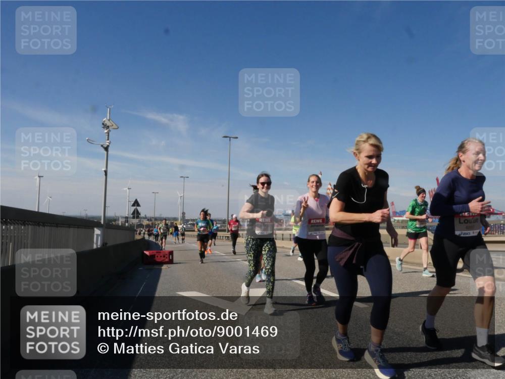 03.10.2025 - Köhlbrandbrückenlauf Matties Gatica Varas http://msf.ph/oto/9001469 03.10.2025 12:54:42 Position 2 6557 meine-sportfotos.de