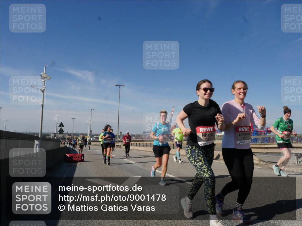 03.10.2025 - Köhlbrandbrückenlauf Matties Gatica Varas http://msf.ph/oto/9001478 03.10.2025 12:54:43 Position 2 5297, 5231 meine-sportfotos.de