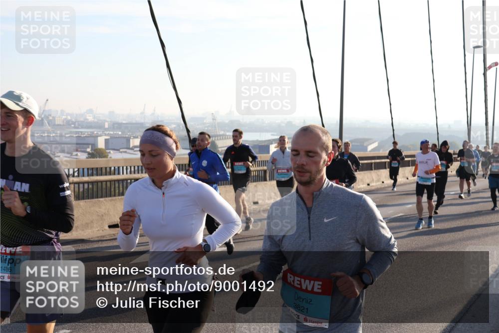 03.10.2025 - Köhlbrandbrückenlauf Julia Fischer http://msf.ph/oto/9001492 03.10.2025 09:24:26 Position 1 1486, 3821 meine-sportfotos.de