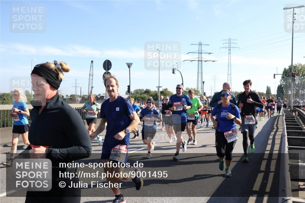 03.10.2025 - Köhlbrandbrückenlauf Julia Fischer http://msf.ph/oto/9001495 03.10.2025 12:17:40 Position 3 5737, 5638, 2025, 5642 meine-sportfotos.de