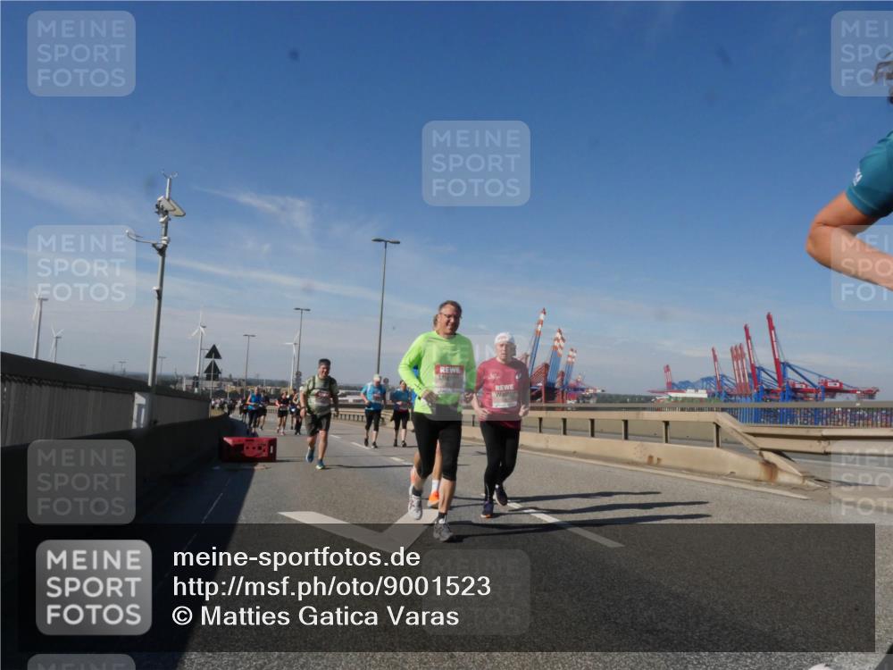 03.10.2025 - Köhlbrandbrückenlauf Matties Gatica Varas http://msf.ph/oto/9001523 03.10.2025 12:54:47 Position 2 789 meine-sportfotos.de