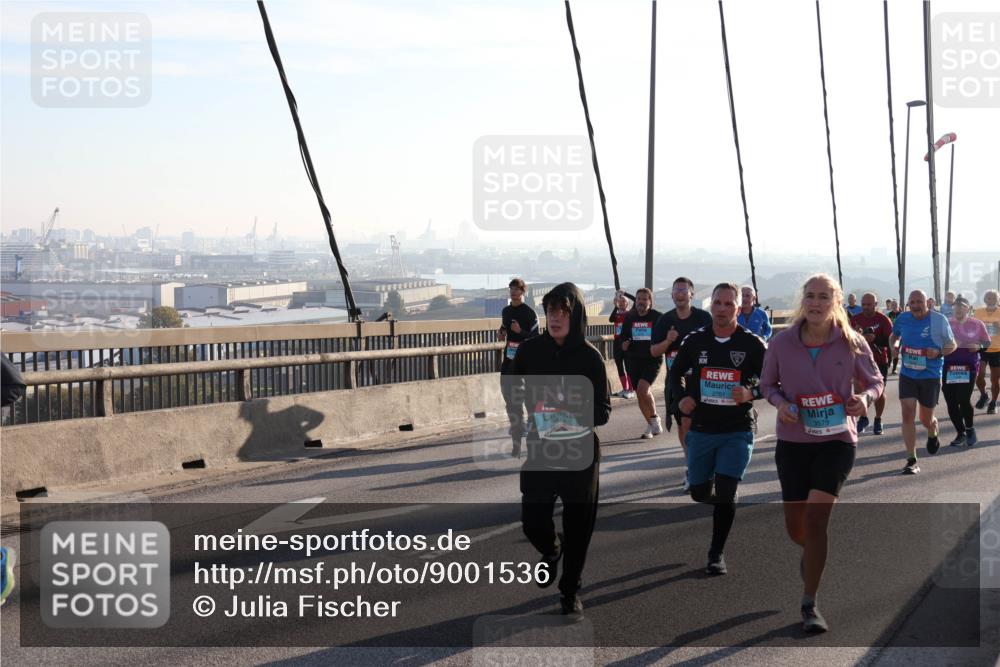03.10.2025 - Köhlbrandbrückenlauf Julia Fischer http://msf.ph/oto/9001536 03.10.2025 09:24:30 Position 1 3579 meine-sportfotos.de