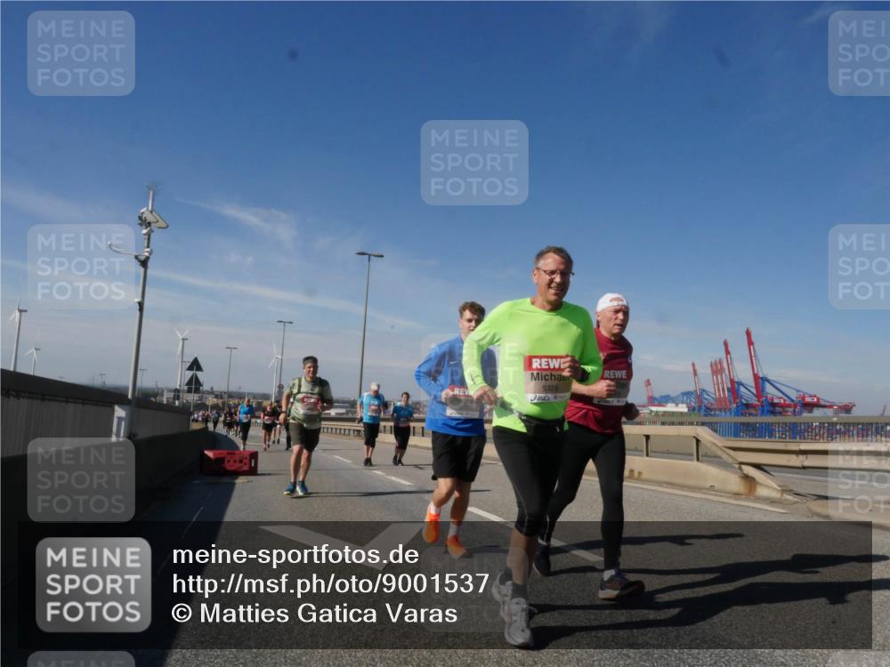 03.10.2025 - Köhlbrandbrückenlauf Matties Gatica Varas http://msf.ph/oto/9001537 03.10.2025 12:54:48 Position 2 5326 meine-sportfotos.de