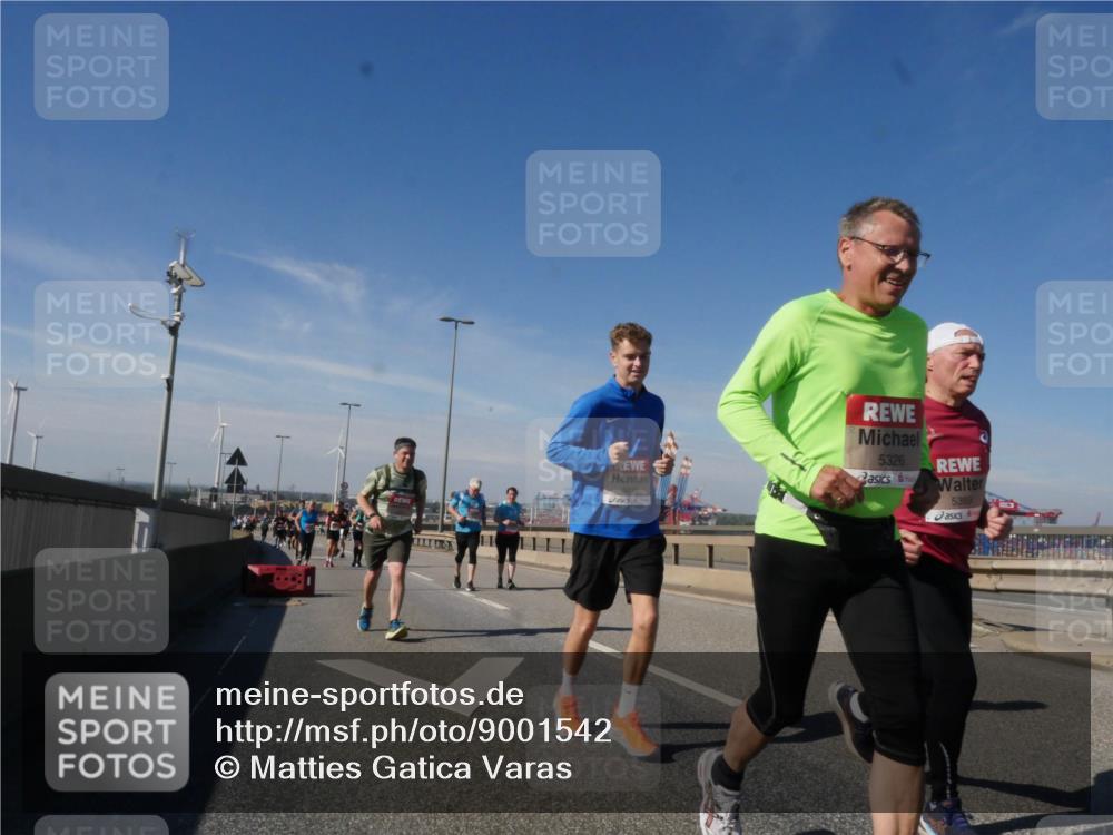 03.10.2025 - Köhlbrandbrückenlauf Matties Gatica Varas http://msf.ph/oto/9001542 03.10.2025 12:54:49 Position 2 5326, 5389 meine-sportfotos.de