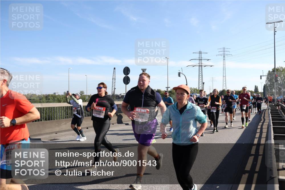 03.10.2025 - Köhlbrandbrückenlauf Julia Fischer http://msf.ph/oto/9001543 03.10.2025 12:17:47 Position 3 4683, 6136, 5493 meine-sportfotos.de