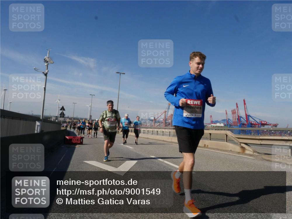 03.10.2025 - Köhlbrandbrückenlauf Matties Gatica Varas http://msf.ph/oto/9001549 03.10.2025 12:54:49 Position 2 5072 meine-sportfotos.de
