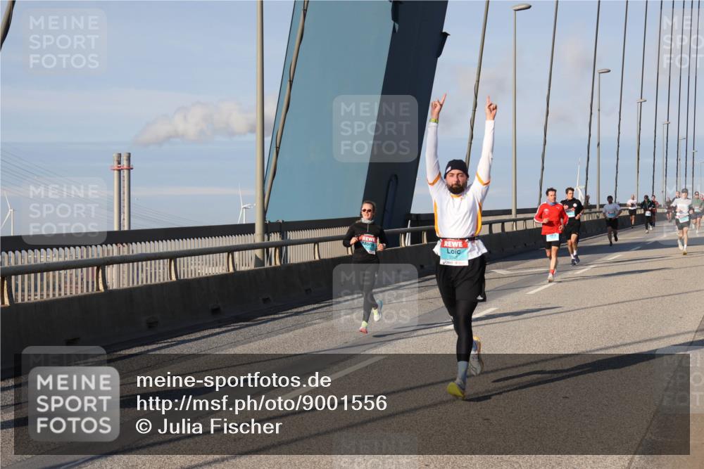 03.10.2025 - Köhlbrandbrückenlauf Julia Fischer http://msf.ph/oto/9001556 03.10.2025 09:39:14 Position 2 3340 meine-sportfotos.de