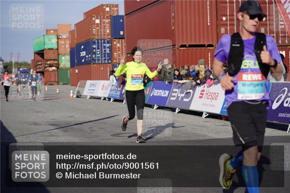 03.10.2025 - Köhlbrandbrückenlauf Michael Burmester http://msf.ph/oto/9001561 03.10.2025 10:05:30 Ziel 1119, 1312, 1340, 1385, 1415, 2084 meine-sportfotos.de
