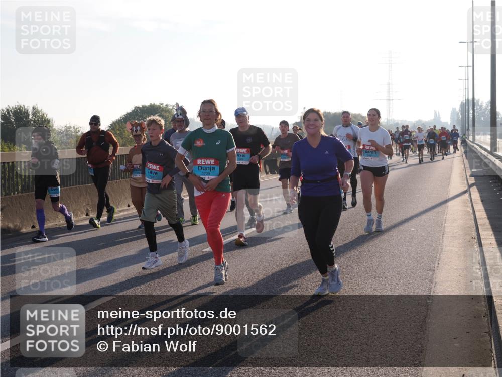 03.10.2025 - Köhlbrandbrückenlauf Fabian Wolf http://msf.ph/oto/9001562 03.10.2025 09:17:37 Position 3 10, 3707, 3709 meine-sportfotos.de