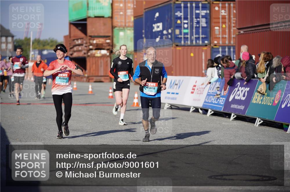 03.10.2025 - Köhlbrandbrückenlauf Michael Burmester http://msf.ph/oto/9001601 03.10.2025 10:05:34 Ziel 1119, 1312, 1340, 1415, 2698, 3484 meine-sportfotos.de