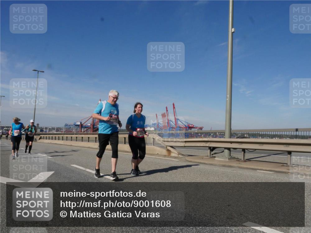 03.10.2025 - Köhlbrandbrückenlauf Matties Gatica Varas http://msf.ph/oto/9001608 03.10.2025 12:54:53 Position 2 118 meine-sportfotos.de