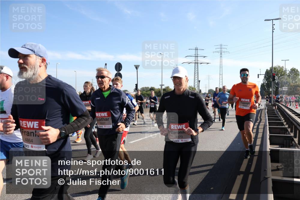03.10.2025 - Köhlbrandbrückenlauf Julia Fischer http://msf.ph/oto/9001611 03.10.2025 12:17:54 Position 3 4864, 5027, 4873 meine-sportfotos.de