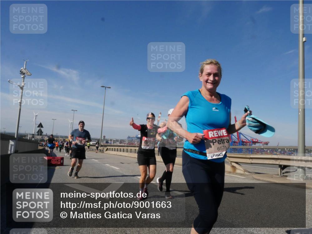03.10.2025 - Köhlbrandbrückenlauf Matties Gatica Varas http://msf.ph/oto/9001663 03.10.2025 12:54:57 Position 2 118, 6571 meine-sportfotos.de