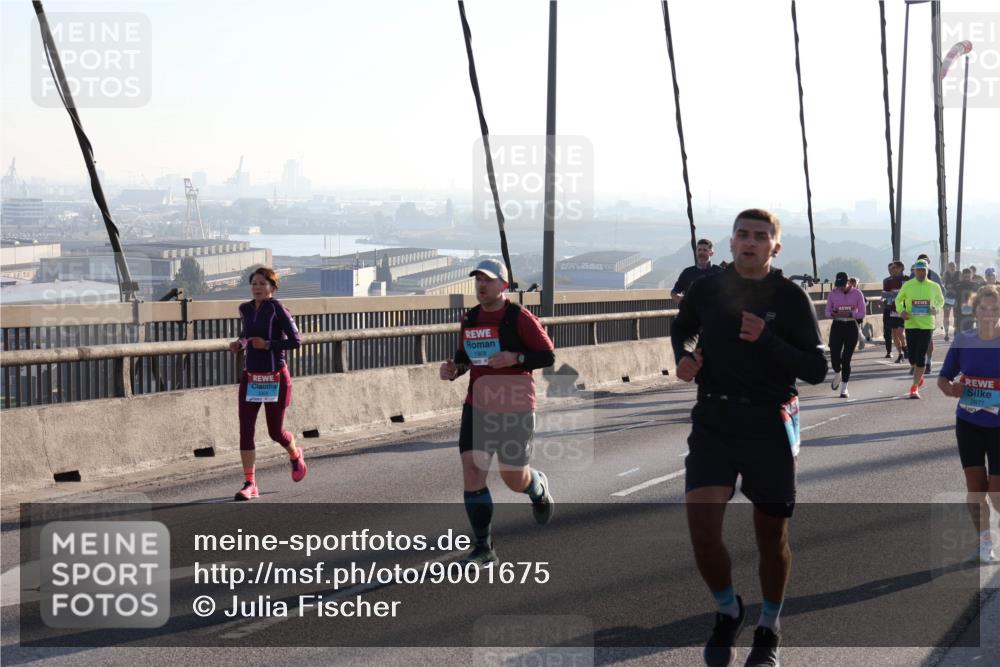 03.10.2025 - Köhlbrandbrückenlauf Julia Fischer http://msf.ph/oto/9001675 03.10.2025 09:24:52 Position 1 1808 meine-sportfotos.de