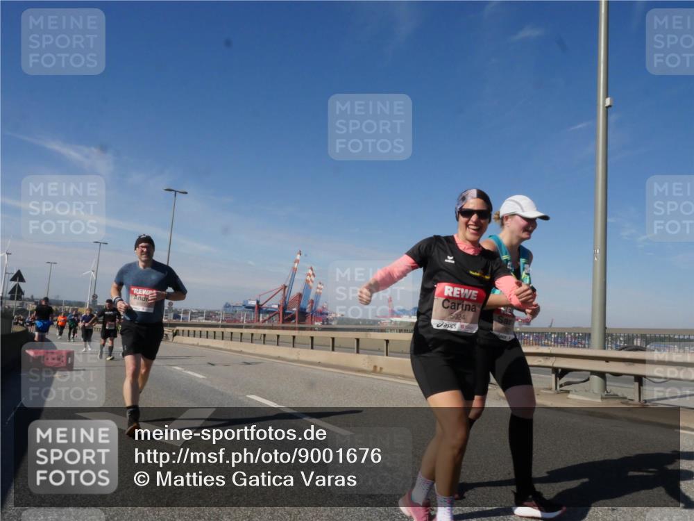 03.10.2025 - Köhlbrandbrückenlauf Matties Gatica Varas http://msf.ph/oto/9001676 03.10.2025 12:54:58 Position 2 6157, 5024 meine-sportfotos.de