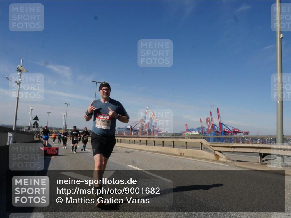 03.10.2025 - Köhlbrandbrückenlauf Matties Gatica Varas http://msf.ph/oto/9001682 03.10.2025 12:54:58 Position 2 6157 meine-sportfotos.de