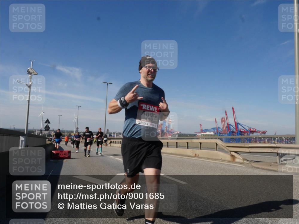 03.10.2025 - Köhlbrandbrückenlauf Matties Gatica Varas http://msf.ph/oto/9001685 03.10.2025 12:54:59 Position 2 6157, 18 meine-sportfotos.de