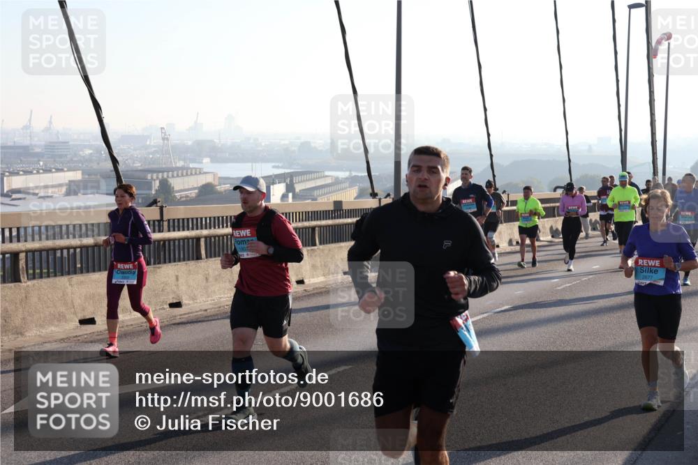 03.10.2025 - Köhlbrandbrückenlauf Julia Fischer http://msf.ph/oto/9001686 03.10.2025 09:24:52 Position 1 2677 meine-sportfotos.de