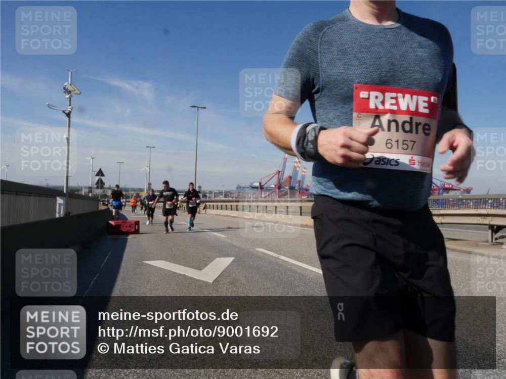03.10.2025 - Köhlbrandbrückenlauf Matties Gatica Varas http://msf.ph/oto/9001692 03.10.2025 12:54:59 Position 2 06, 6157 meine-sportfotos.de