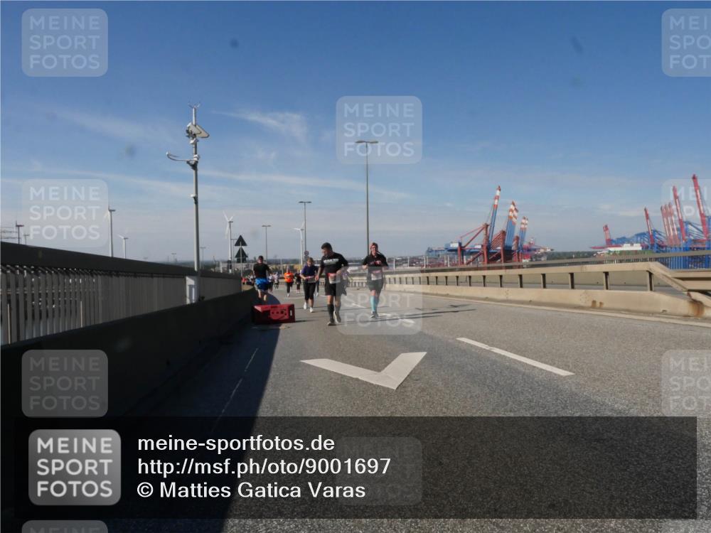 03.10.2025 - Köhlbrandbrückenlauf Matties Gatica Varas http://msf.ph/oto/9001697 03.10.2025 12:55:00 Position 2  meine-sportfotos.de