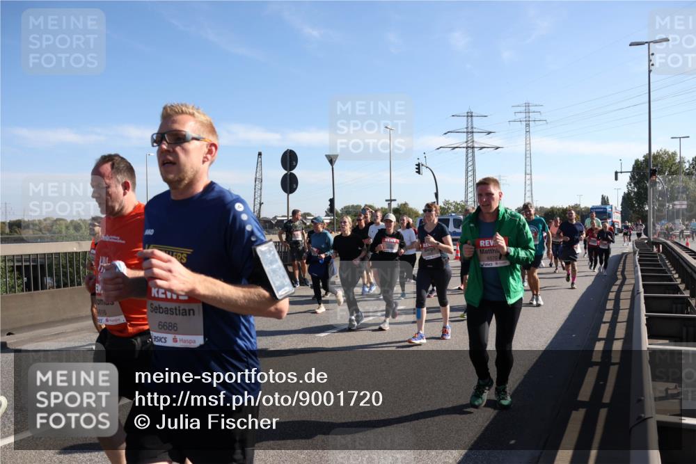 03.10.2025 - Köhlbrandbrückenlauf Julia Fischer http://msf.ph/oto/9001720 03.10.2025 12:18:09 Position 3 4616, 6686, 6570 meine-sportfotos.de