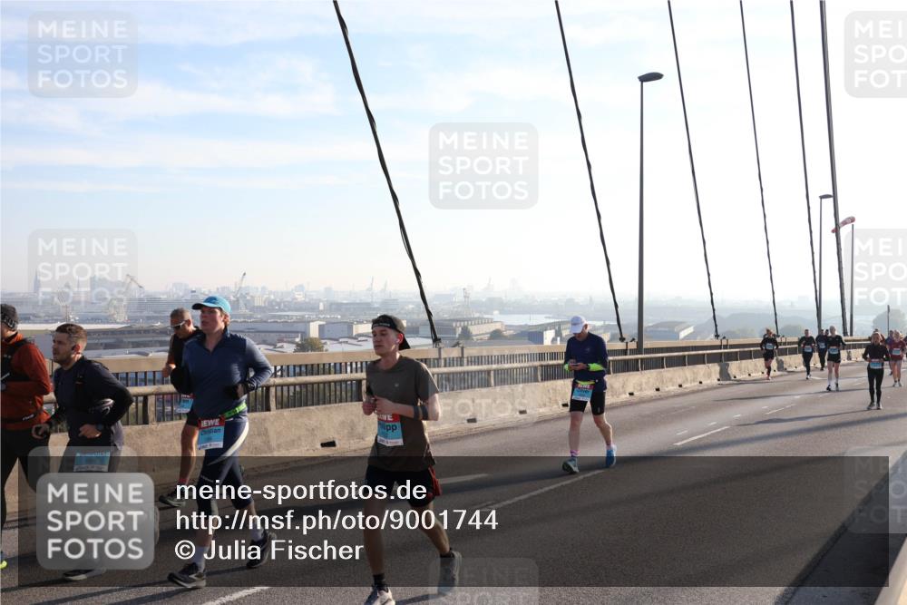 03.10.2025 - Köhlbrandbrückenlauf Julia Fischer http://msf.ph/oto/9001744 03.10.2025 09:25:08 Position 1  meine-sportfotos.de