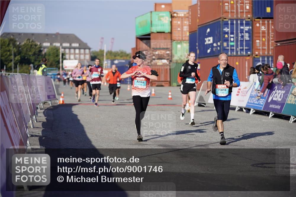 03.10.2025 - Köhlbrandbrückenlauf Michael Burmester http://msf.ph/oto/9001746 03.10.2025 10:05:34 Ziel 1119, 1312, 1340, 1415, 2698, 3484 meine-sportfotos.de