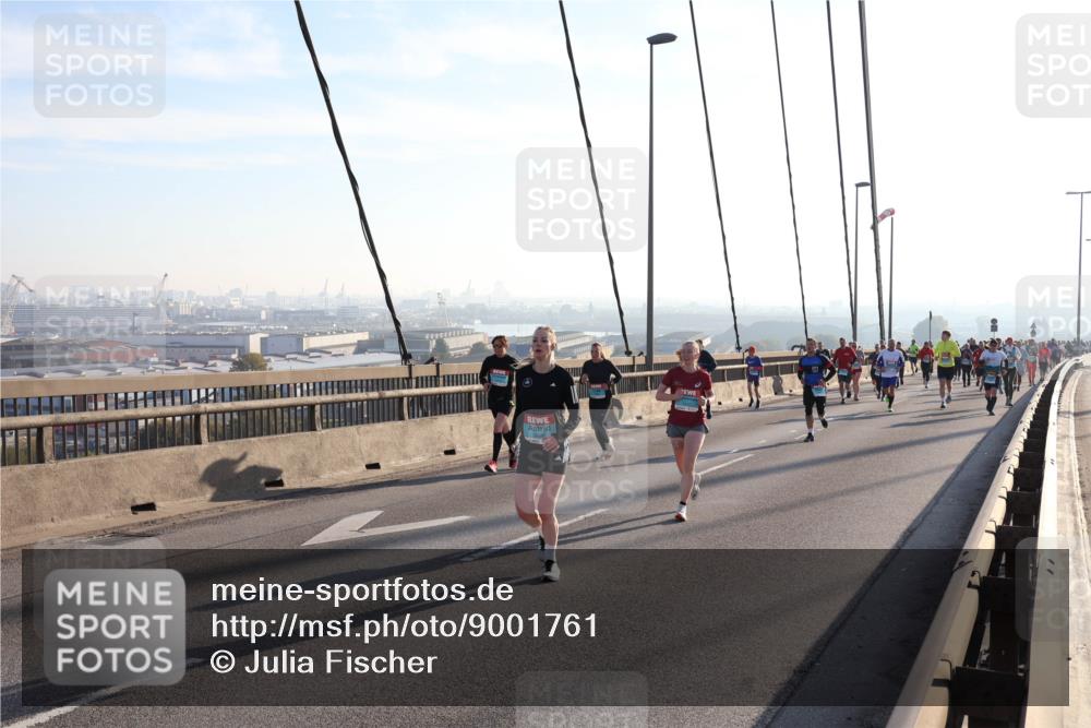03.10.2025 - Köhlbrandbrückenlauf Julia Fischer http://msf.ph/oto/9001761 03.10.2025 09:25:15 Position 1  meine-sportfotos.de