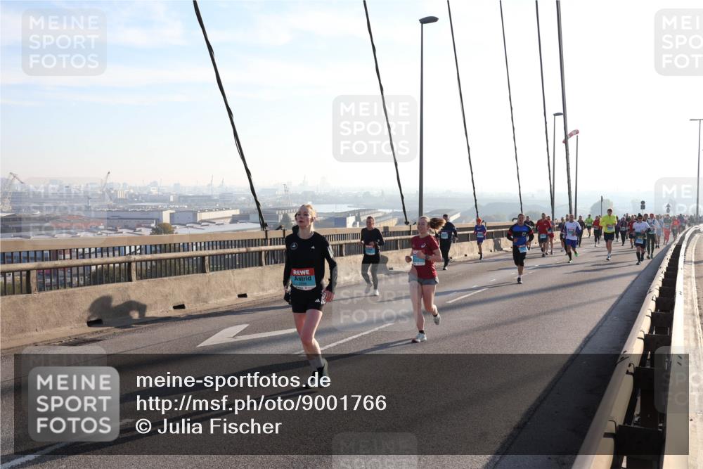 03.10.2025 - Köhlbrandbrückenlauf Julia Fischer http://msf.ph/oto/9001766 03.10.2025 09:25:15 Position 1  meine-sportfotos.de