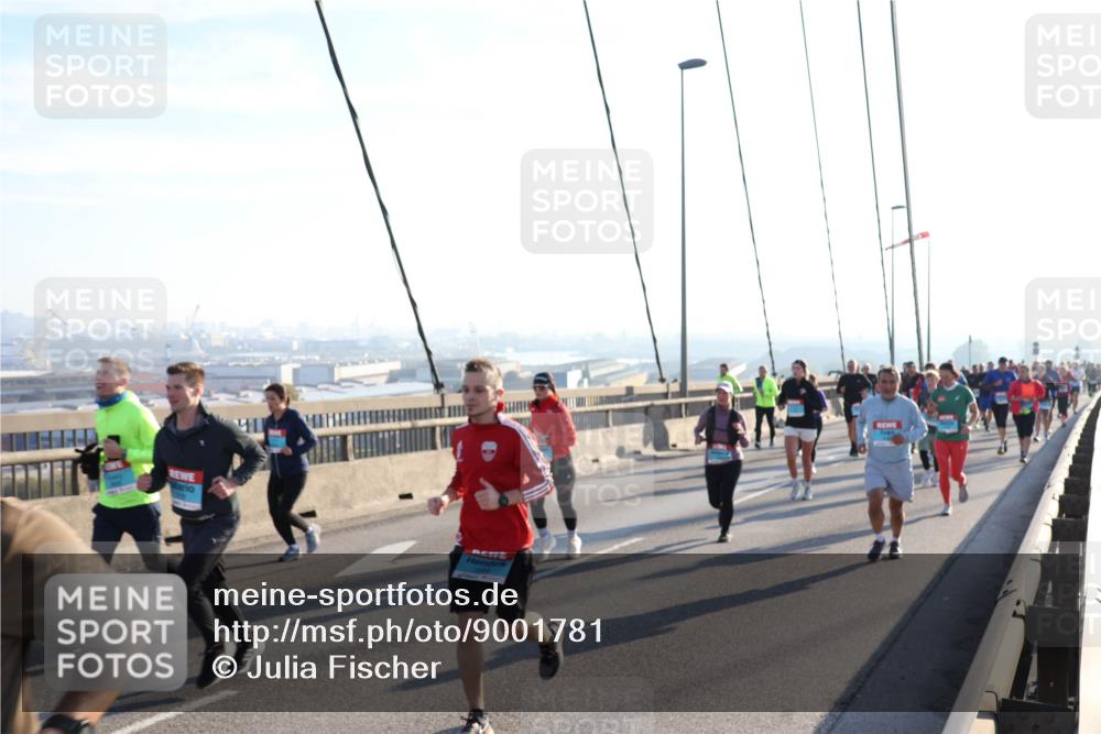 03.10.2025 - Köhlbrandbrückenlauf Julia Fischer http://msf.ph/oto/9001781 03.10.2025 09:25:27 Position 1  meine-sportfotos.de